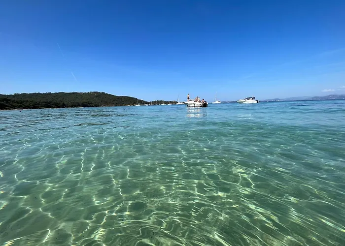 Presqu Ile De Giens T4 Proche Plages