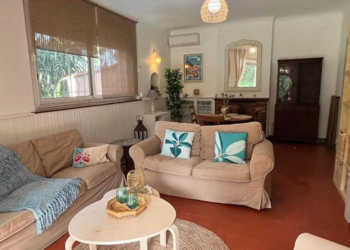 Presqu Ile De Giens T4 Proche Plages