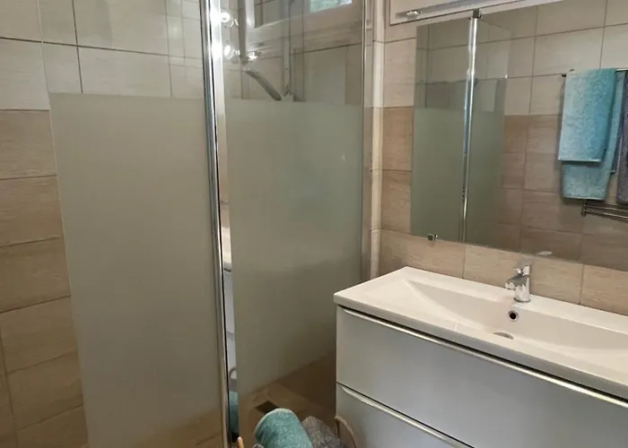 Presqu Ile De Giens T4 Proche Plages